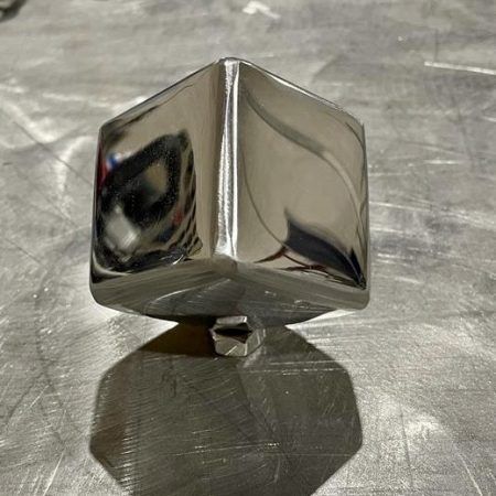 Proceso de soldadura, limpieza y acabado de cubo